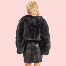 Load image into Gallery viewer, Cropped Faux Fur Ja
